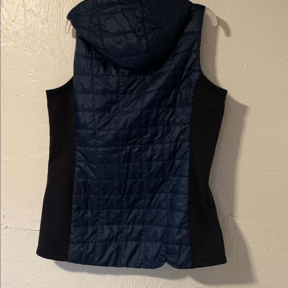 L.L. Bean Navy and Black Quilted Hooded Vest - Picture 5 of 5